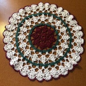 TRUE VINTAGE HAND CROCHETED CENTERPIECE DOILY 14" HAND MADE RED/MAROON FLOWER